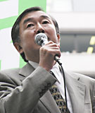 写真：抗議行動東京地評堤議長