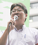 写真：株主総会の報告をする吉田委員長