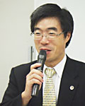 写真:報告をする加藤弁護士
