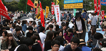 集会には様々な労組・団体の仲間が参加（東京・中央メーデー）