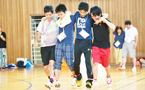 息を合わせるのが肝心（ミニ運動会・○人○脚リレー）
