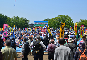 東京中央メーデーには30,000人を超える働く仲間が結集