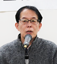 討論をまとめる荒木書記長