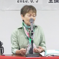 講演する岡久郁子さん（第２次黒い雨訴訟・原告団長）