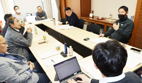 ���U��Q��