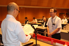 �c���̌��ӂ����߂�